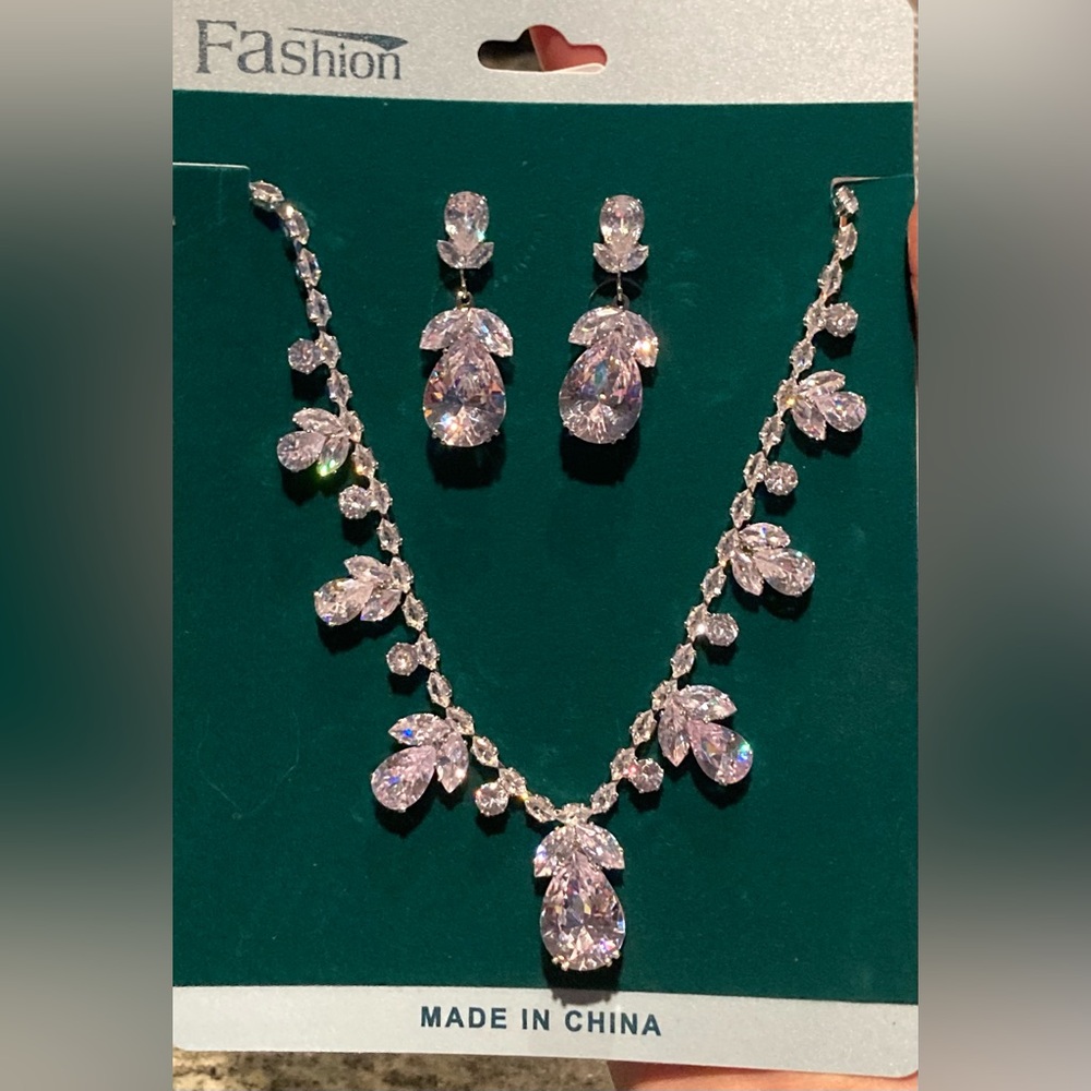 Clear 3A Zirconia Teardrop Necklace & Earring Set